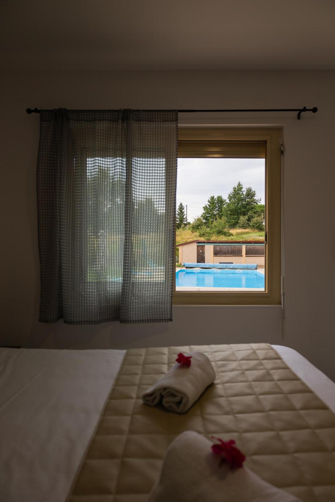 מלון מוסאק Logis Des Cretes De Pignols מראה חיצוני תמונה